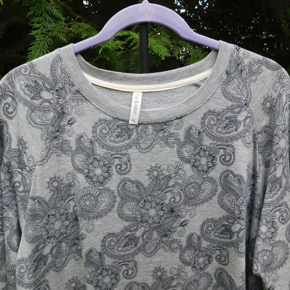 Mia & Tess Soft & Stretchy Rayon-Blend Hi-Lo Top XL - Picture 2 of 3